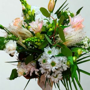 Ramo de flores rosa y blanco para regalar